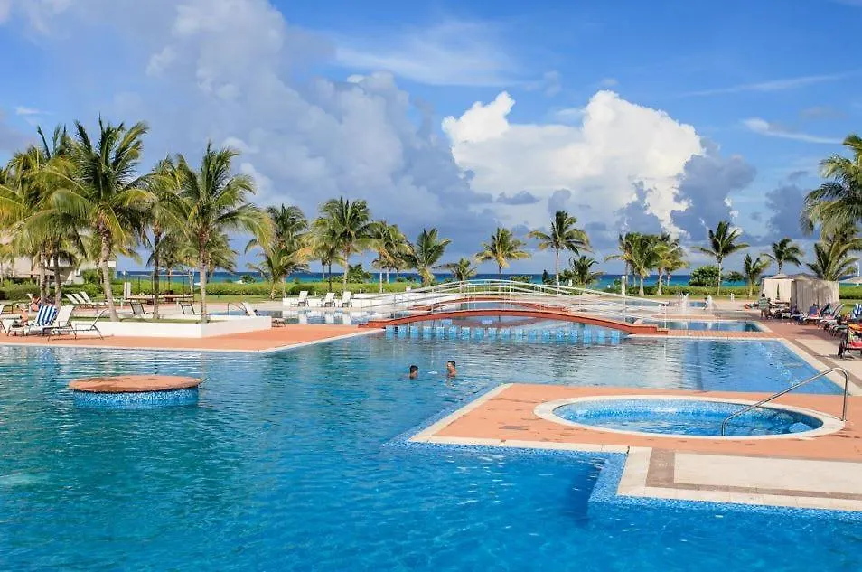Zen Beachfront Condo, Pool, Gym, Golf, Beach Club Playa del Carmen