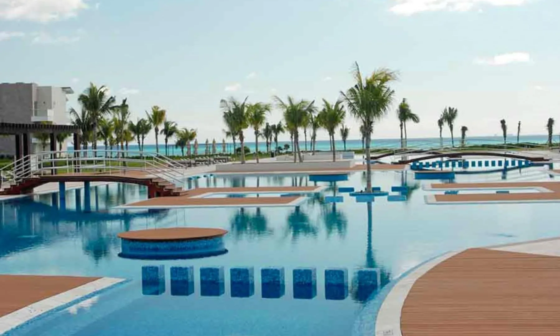 Zen Beachfront Condo, Pool, Gym, Golf, Beach Club Playa del Carmen